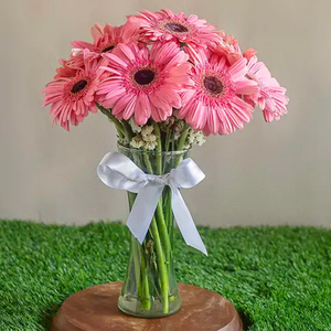 Tokyo Florist – 12 Pink Gerberas in Vase