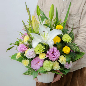 Flower Delivery Tokyo Japan – Lilies, Mums & Carnations