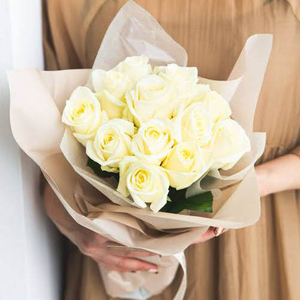 Tokyo Flower Delivery | Dozen White Roses Bouquet