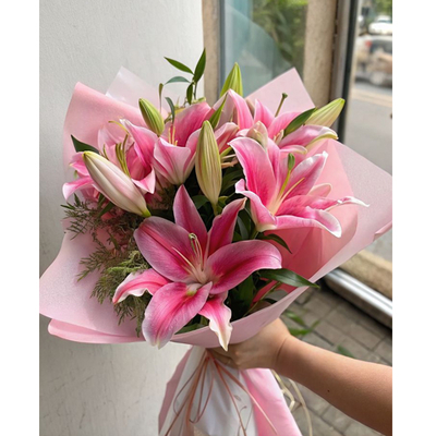 Tokyo Flower Delivery | 4 Stem Oriental Lilies Bouquet